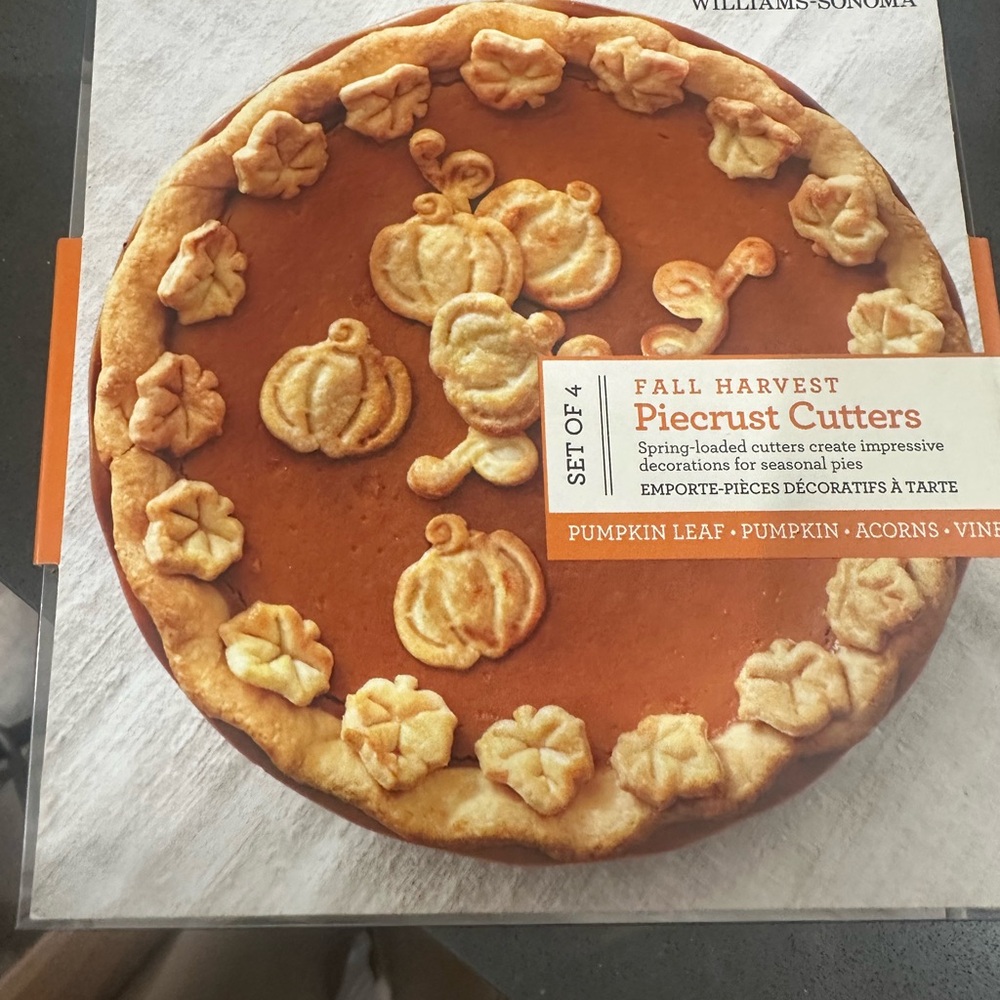 Williams Sonoma Autumn Piecrust Cutters - Orange and Cream
